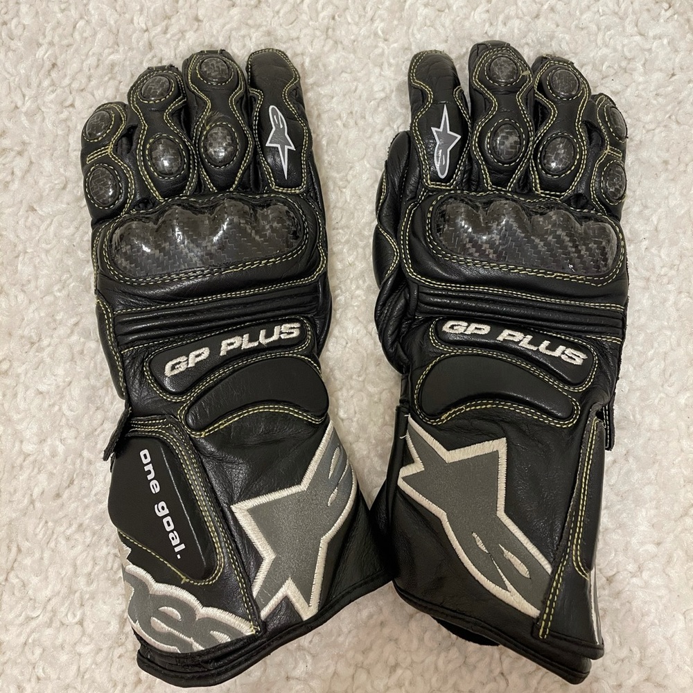 Alpinestars GP PLUS gloves (PERFECT CONDITION)